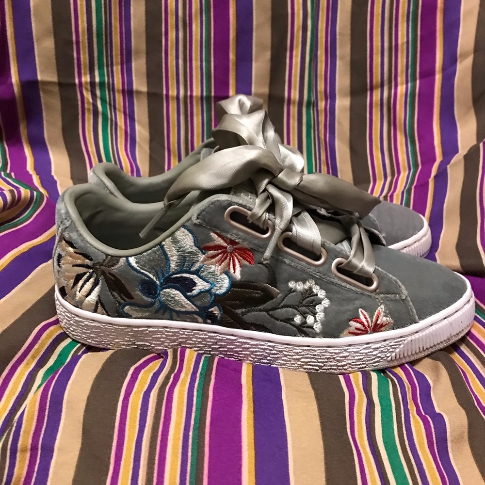 Puma sneakers with embroidery & ribbon shoelaces